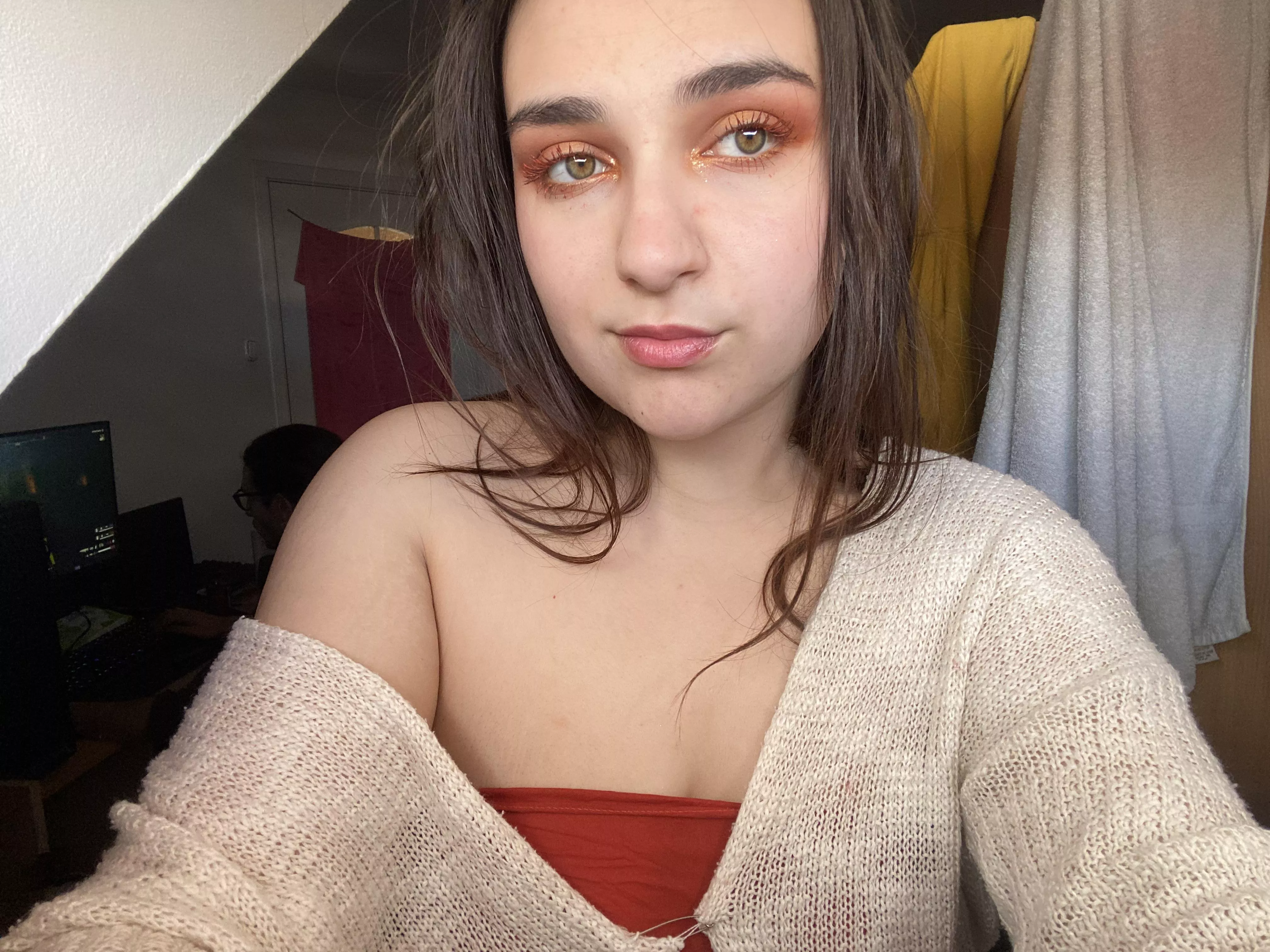 Is anyone interested on seeing just pics of me? (Not necessarily nude)