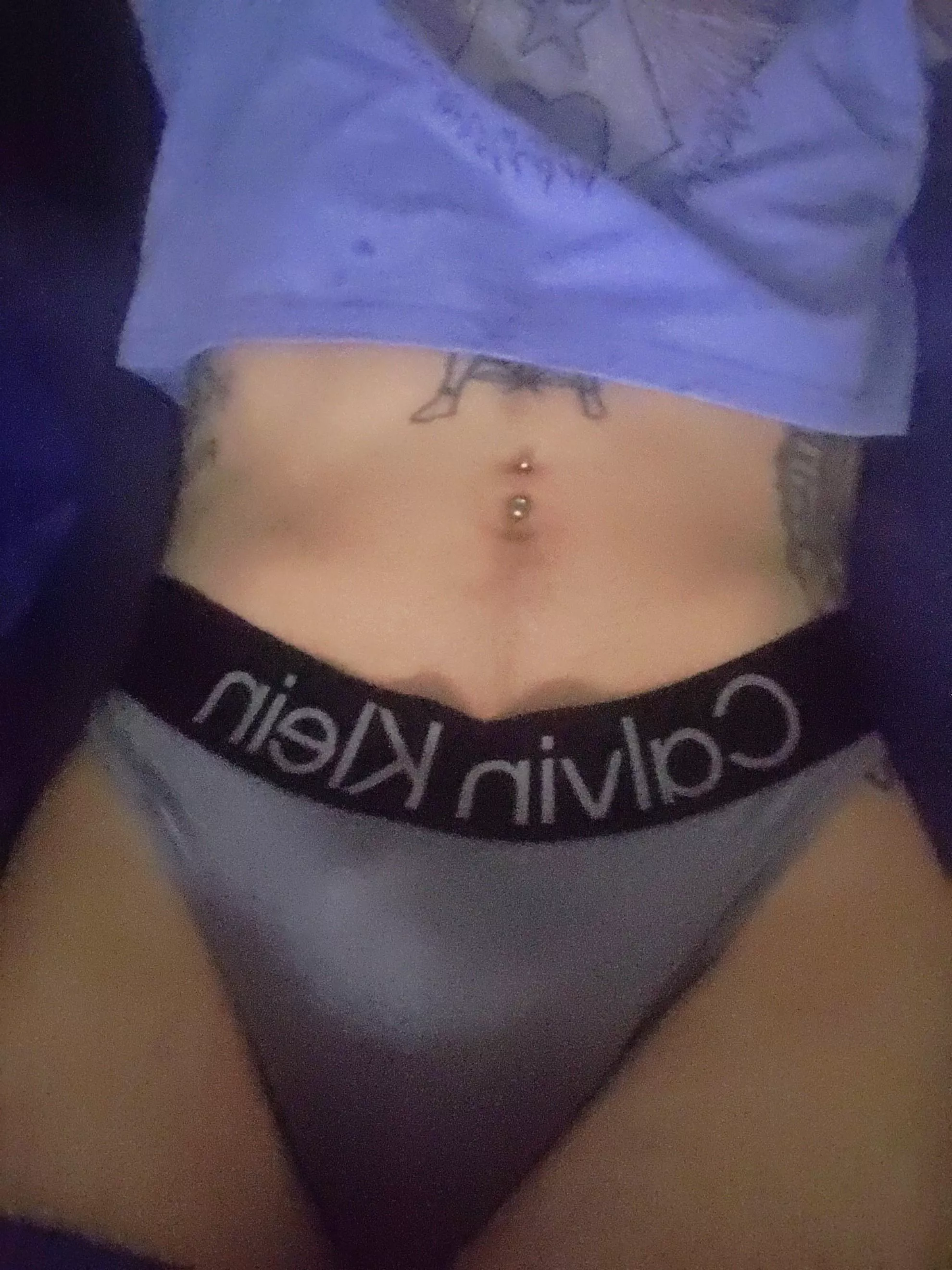 My tiny bulge and my new belly ring. So happy with it 💖