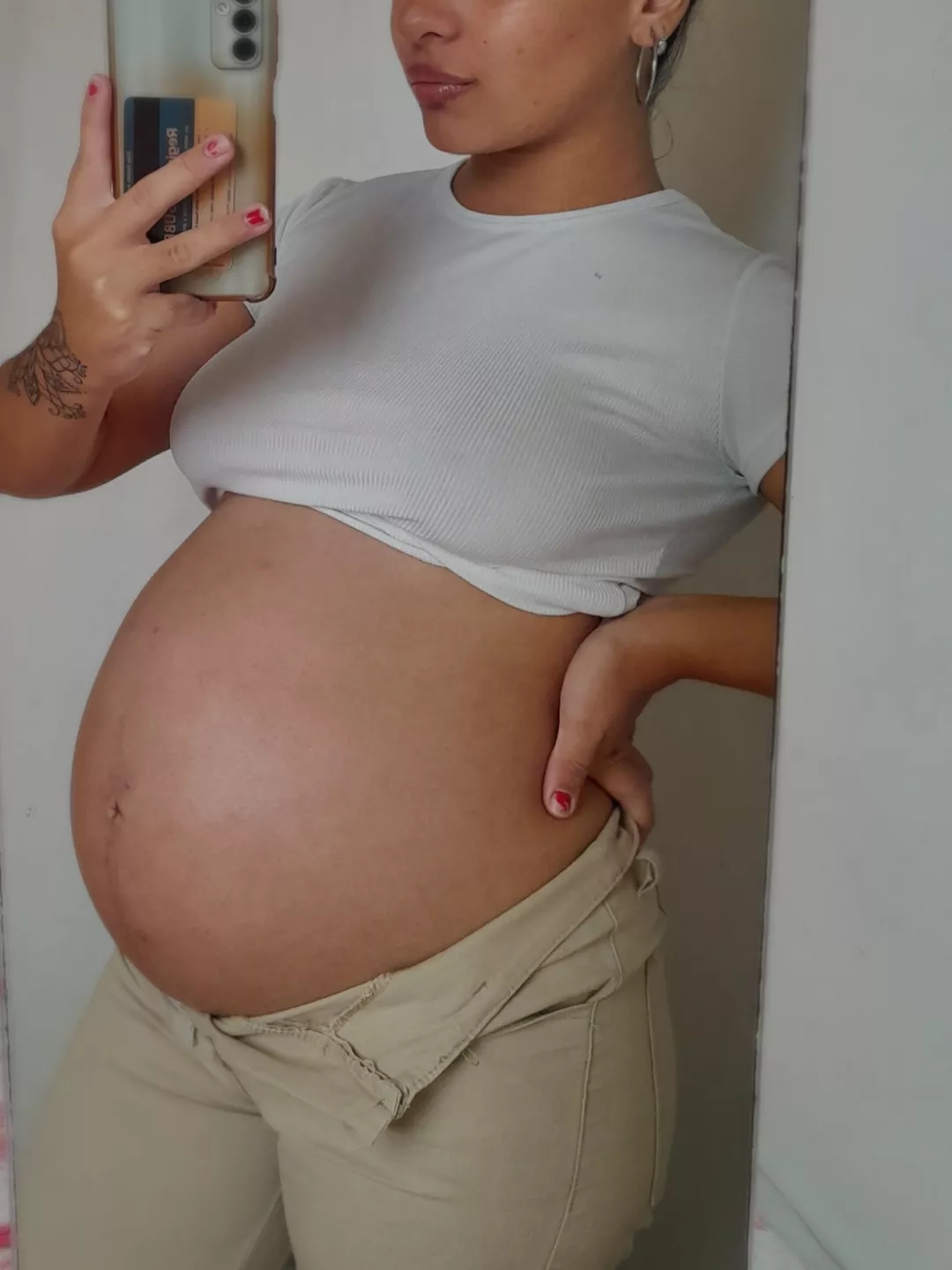 Say yes if you want to receive nudes of my pregnant body