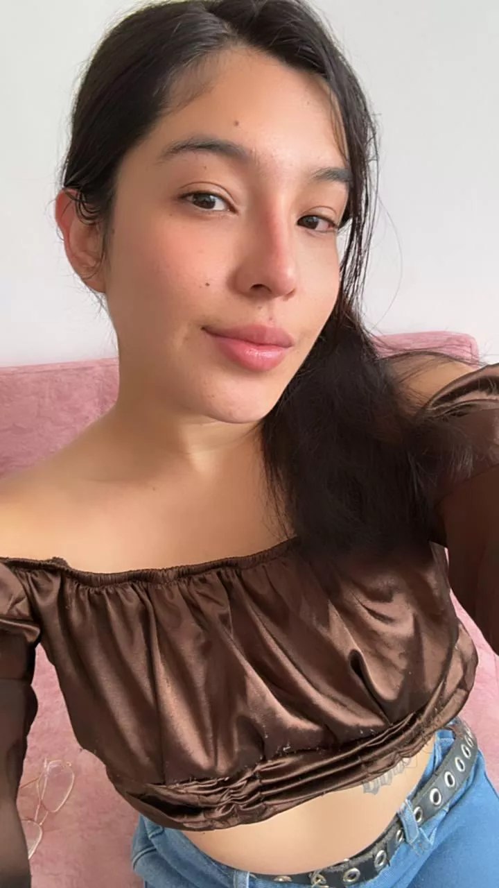 Someone made fun of me for wearing a cropped top I was so confused because I love them