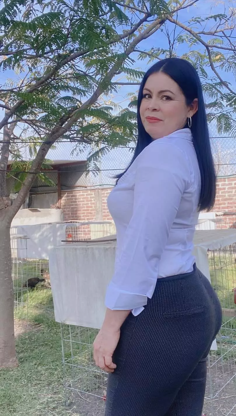 Such nice body on this milf