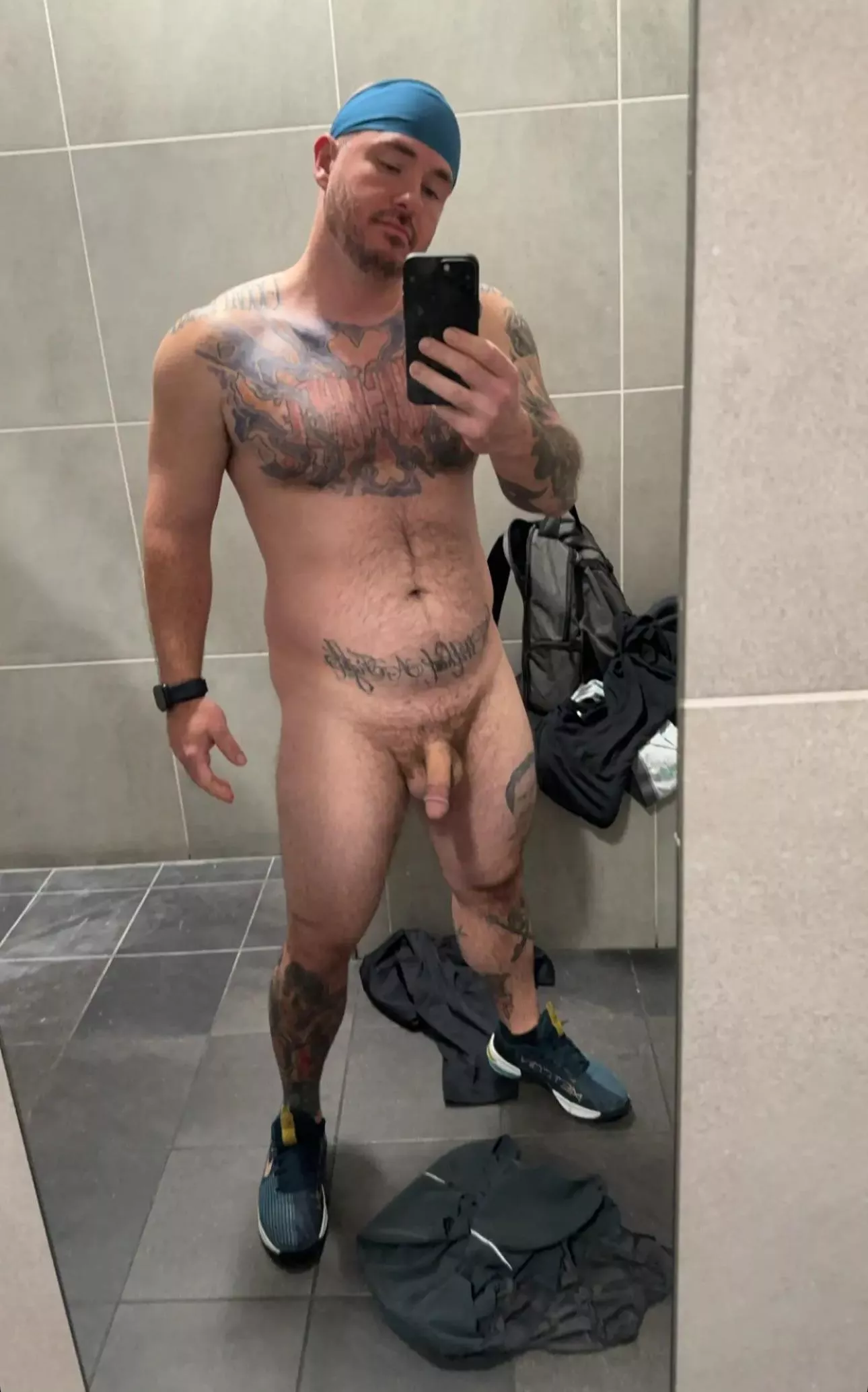 The gym was too crowded today so I just took nudes instead 💁🏼‍♂️