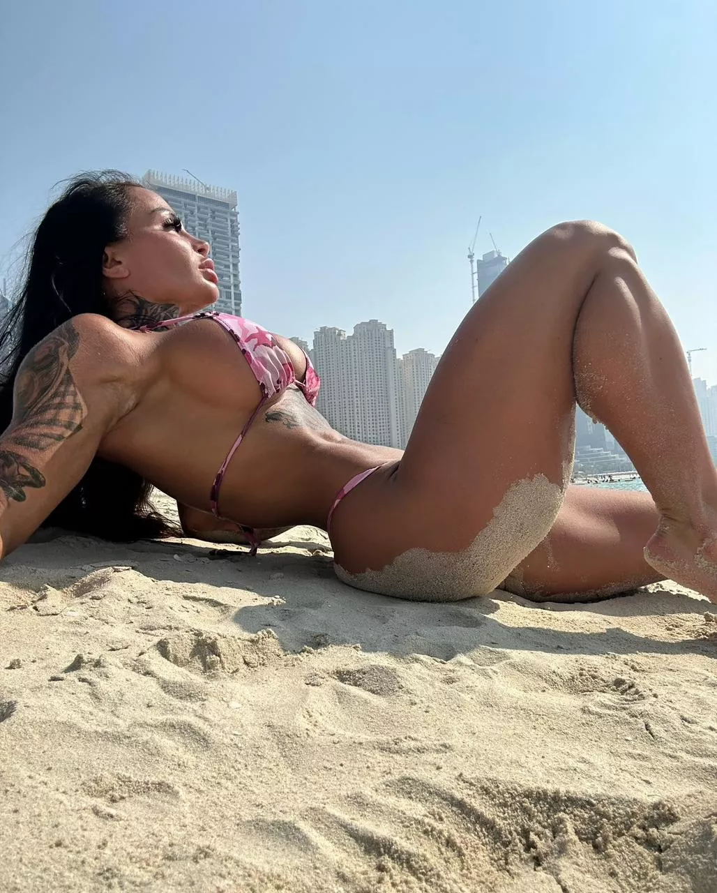Would you date a muscle mommy?