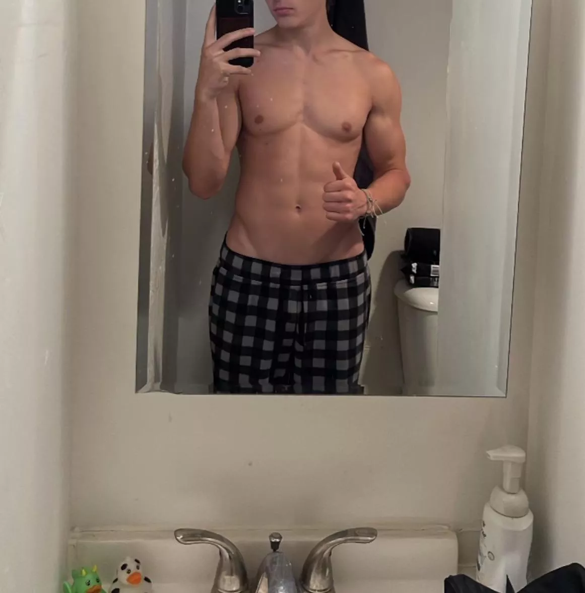 18 frat dom; I want subs into being blackmailed hmu snap samharris2817