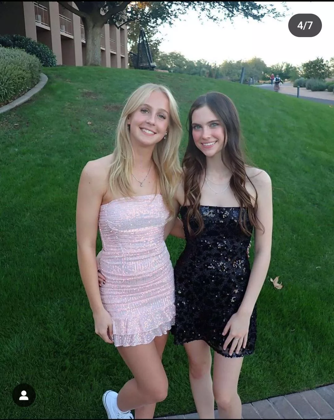 [2] blonde vs brunette 