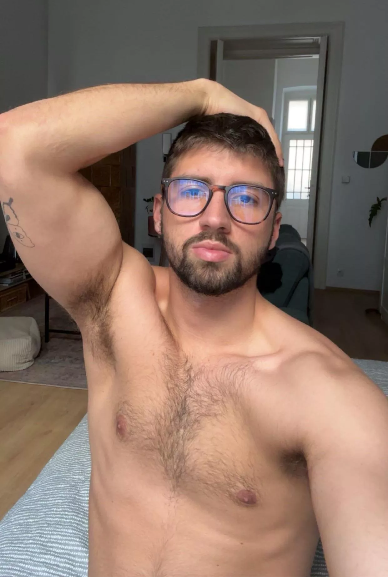 24 stud 😇 looking for a rich and generous partner to explore my gayness. Im really curious and open to try new things. Telegram: Noxian21