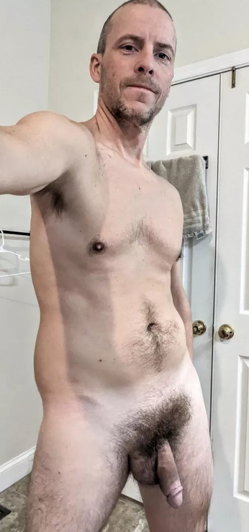 (40) regular naked male body 