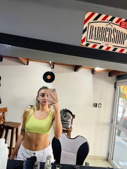 Are girls in crop top a turn on ?