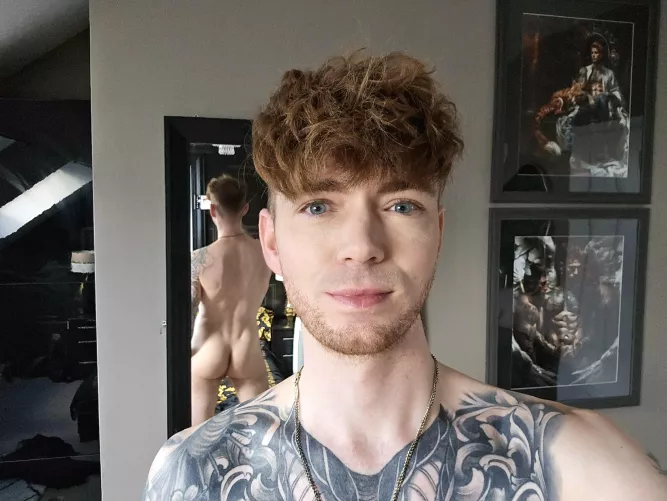 Cheeky bum pic 🦊😜