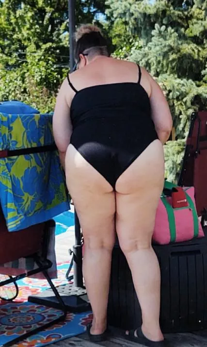 Cheeky Situation 🍑