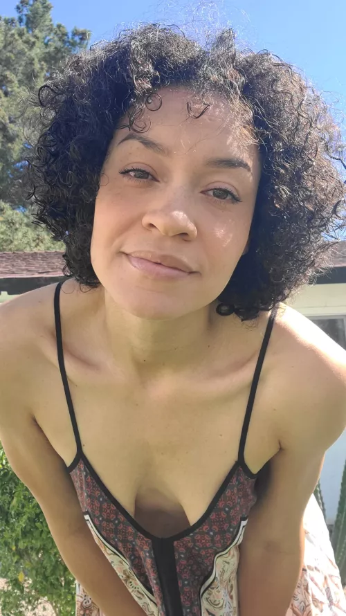 Classic anime girl character introduction: down the blouse.  [F31]