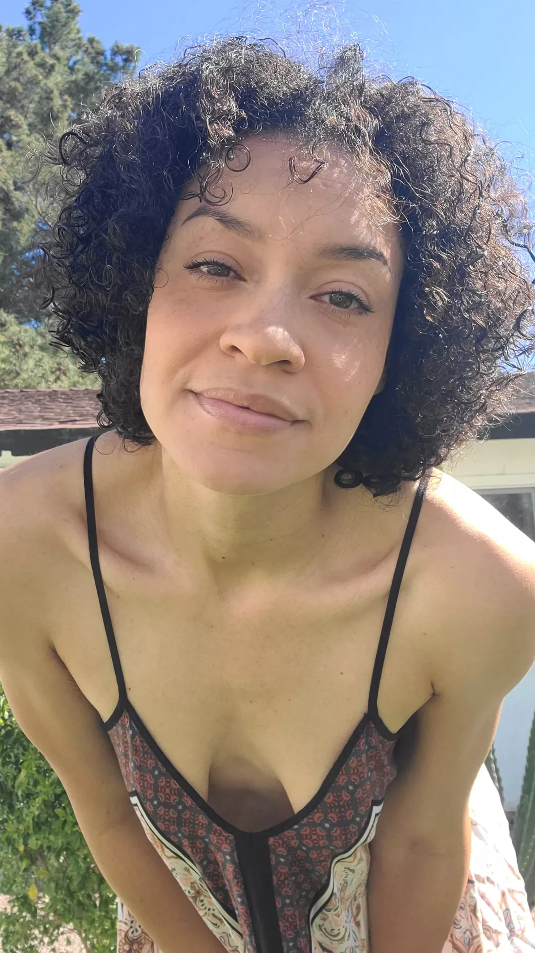 Classic anime girl character introduction: down the blouse.  [F31]