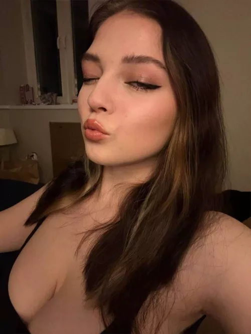 Classy girl loves kiss