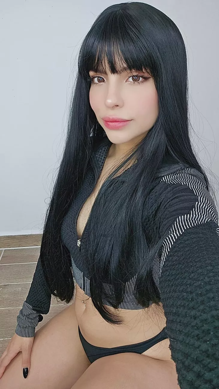 do u find petite girls with small chests cute?