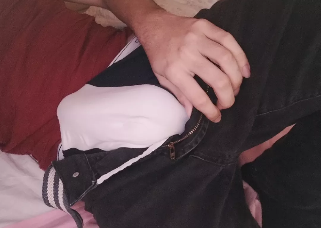 Do u guys like bulges with open jeans?