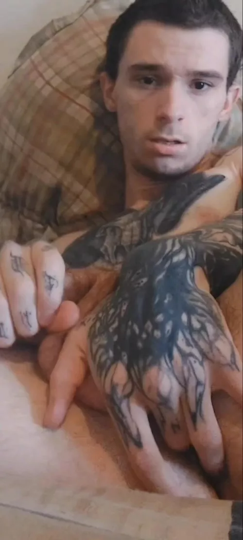 Finger in bum while jerking off always feels good 