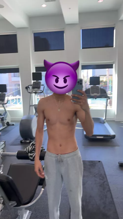 Free ballin at the gym 😈