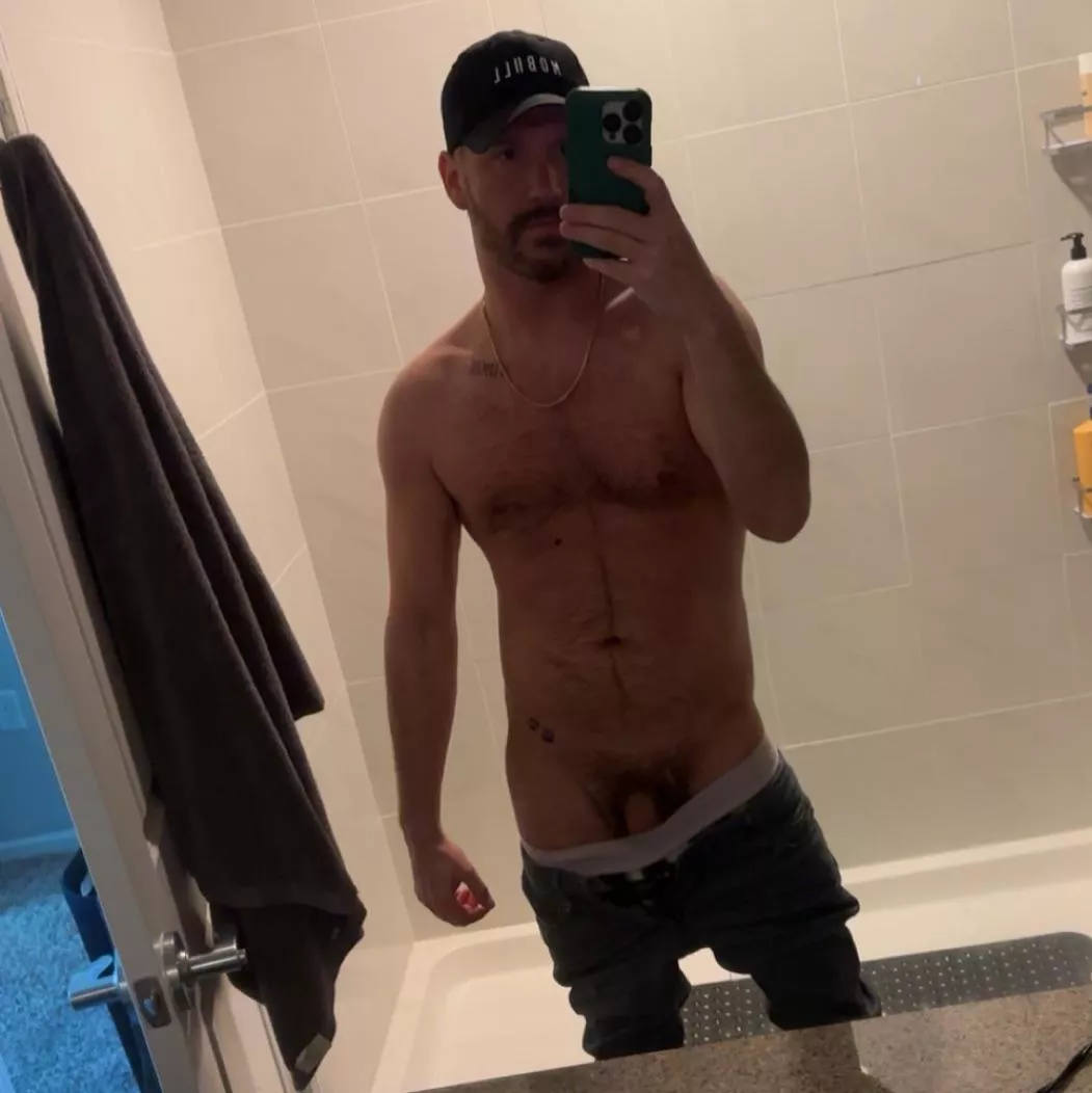 Haven't had 🍑 in 2 months...need to prowl [36]