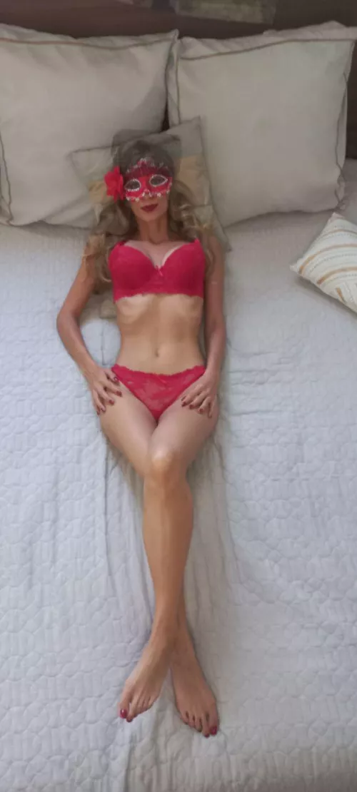 I can easily hypnotize you 