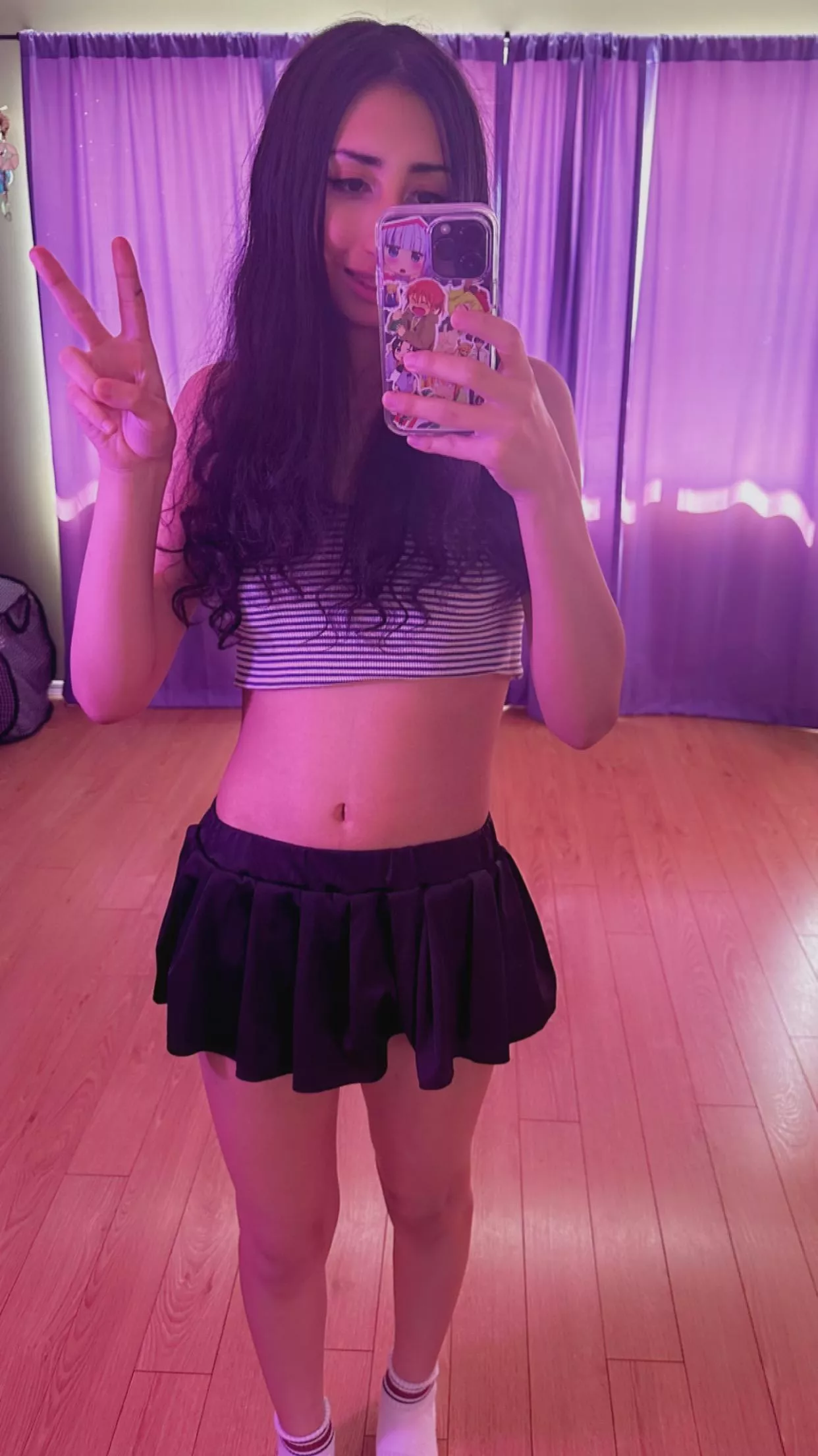 I don't have a cropped top, so I just folded this t-shirt 😜