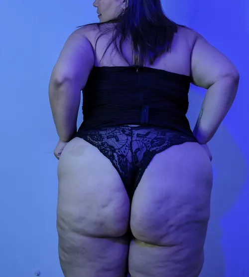 I have the perfect pillow for you tonight 🍑