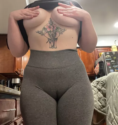 I love wearing leggings to the gym so I can show off my camel toe