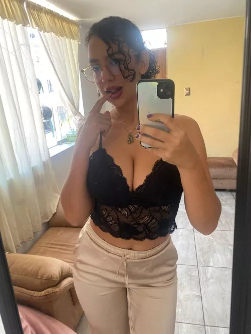 i really love how sexy this top on me