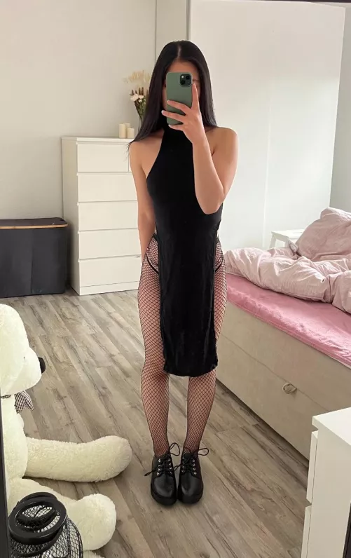 If I open your the door like that, what would u do?👉🏻👈🏻