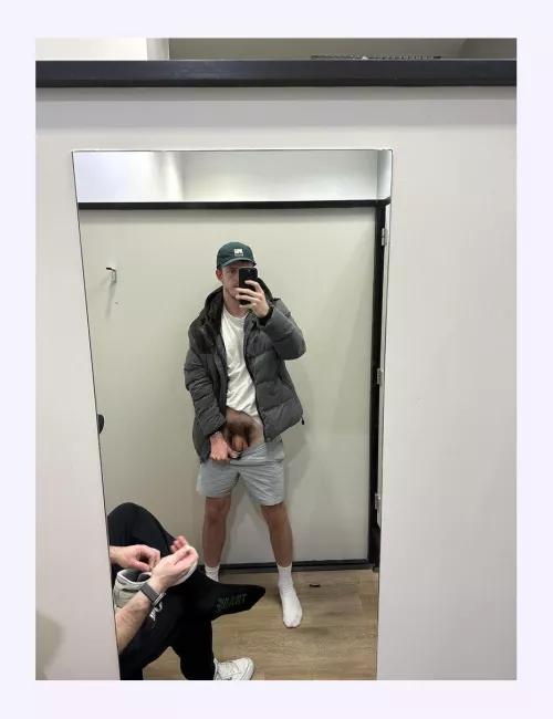 I’m so naughty in publiv 😈