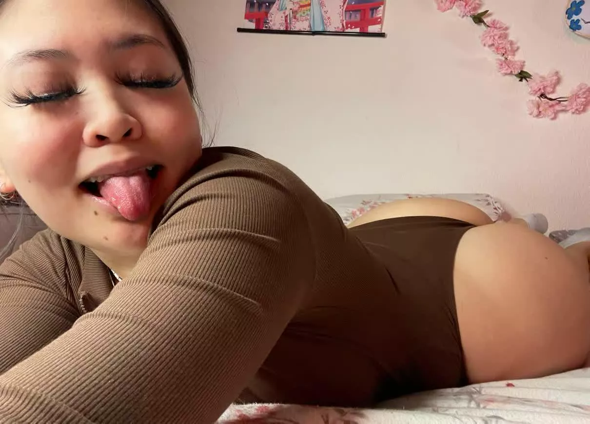 let's play a game, where would ur lips land first?