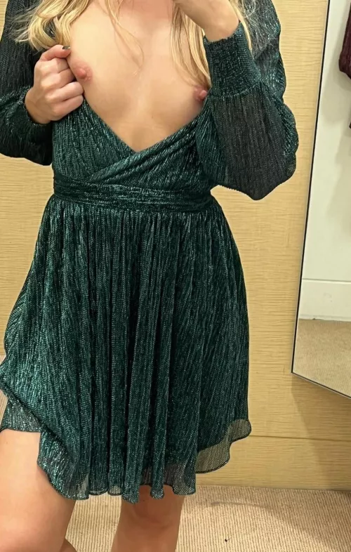 Love my new green dreess and love even more my sensitive boobies