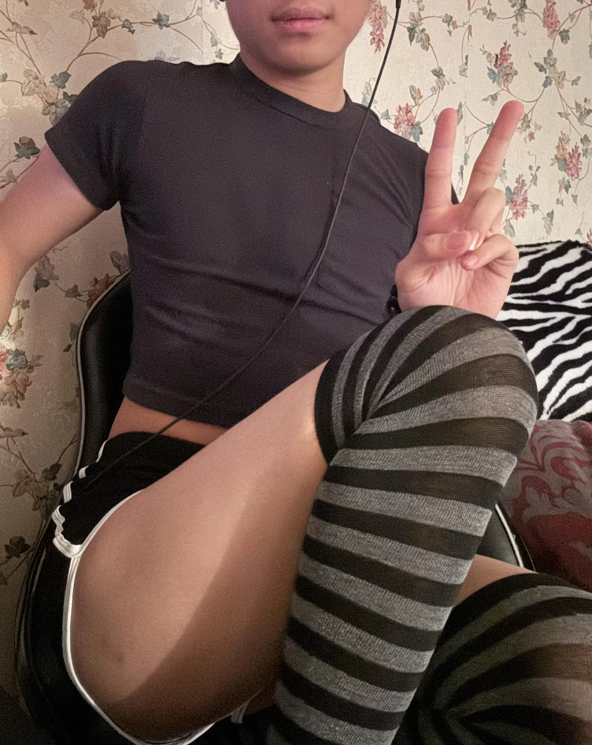 My friends think that girl clothes best suit me 😁