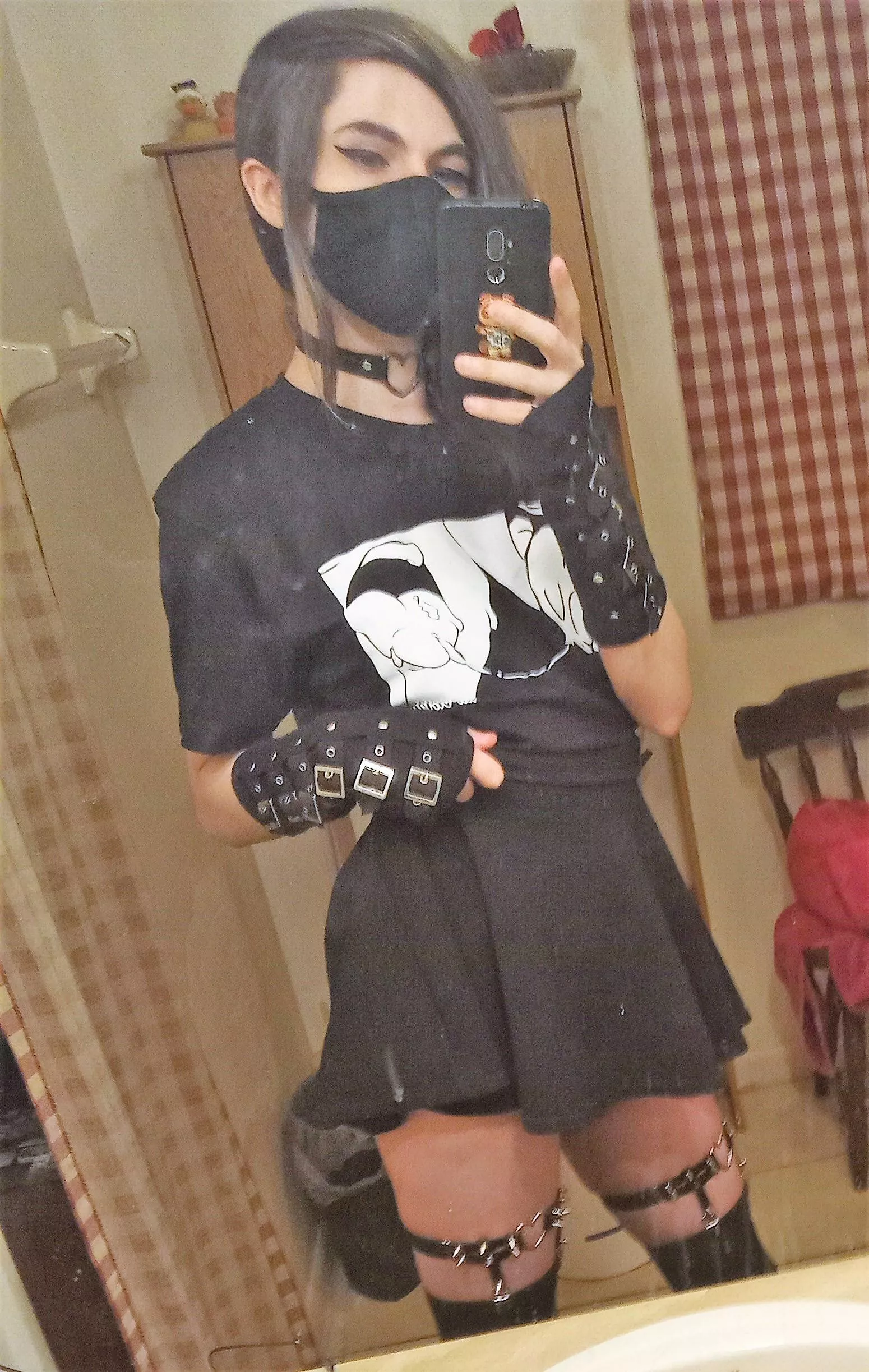 old pic from a couple years ago ^_^ my hair was so much shorter lol