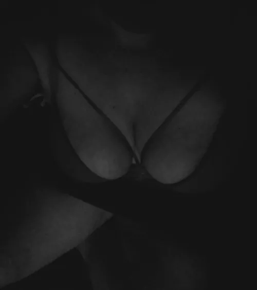 Peekaboo - can you see me? 41yo Radelaide milf