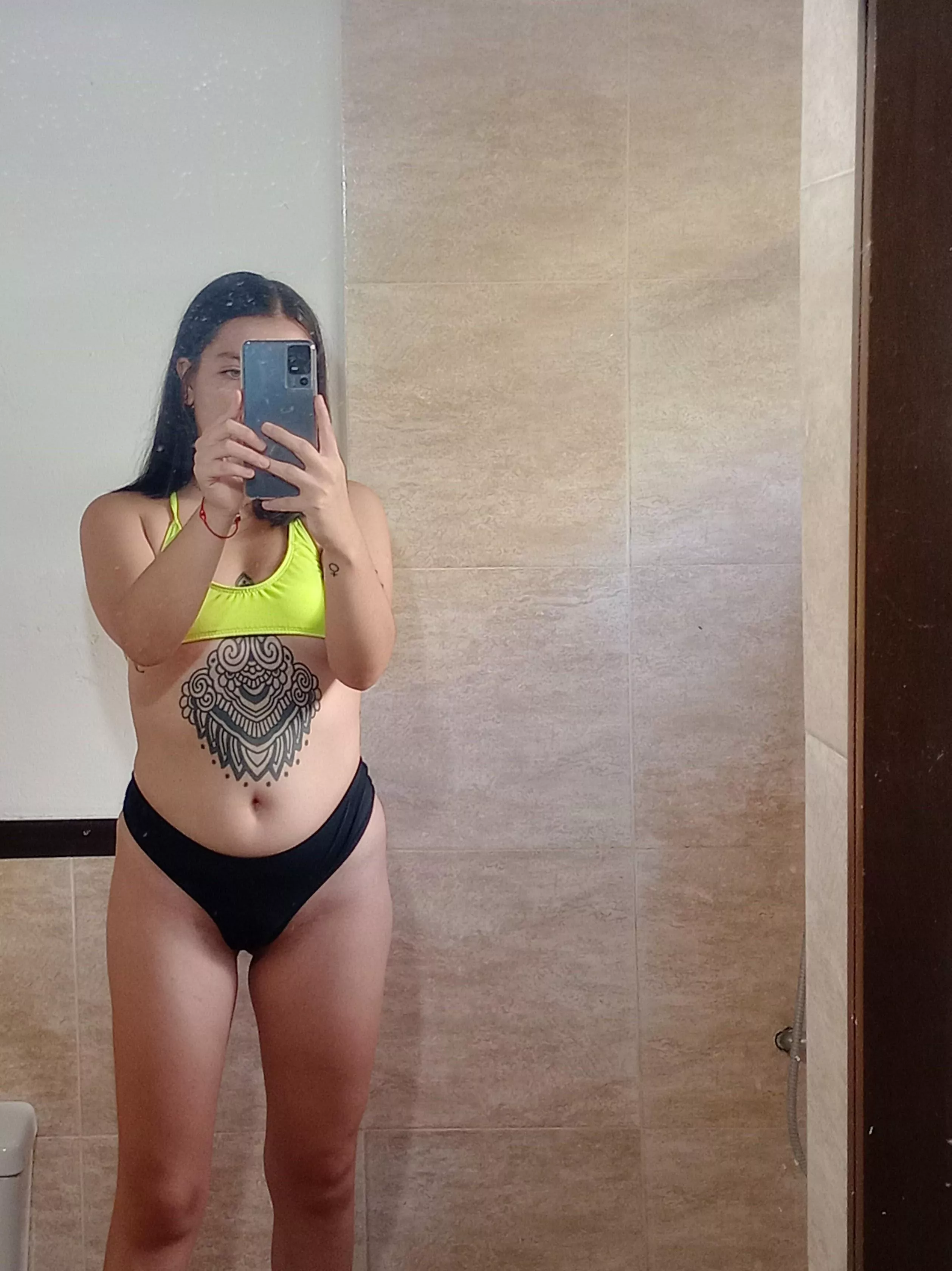 Petite and brunette, the best combination, don't you think?