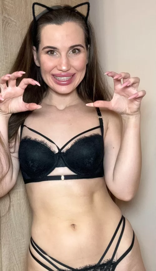 Rrrr, I'm gonna scratch your back until you cum