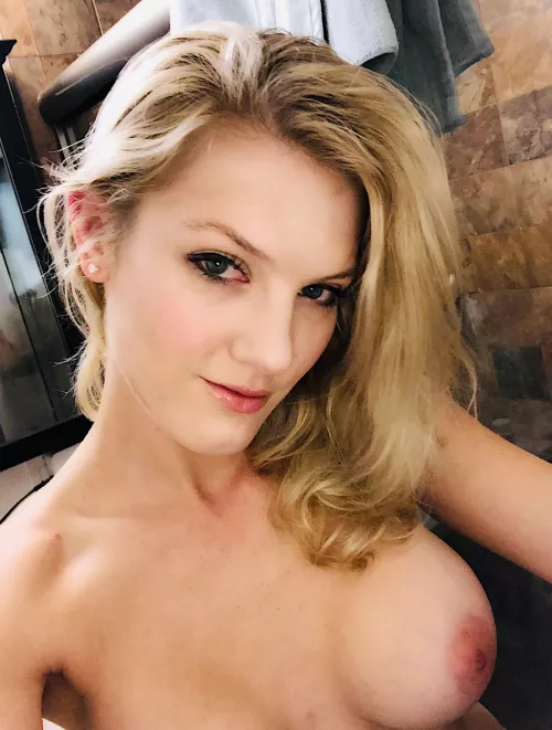 Thought I'd send you a quick selfie before I get the kids from school. 