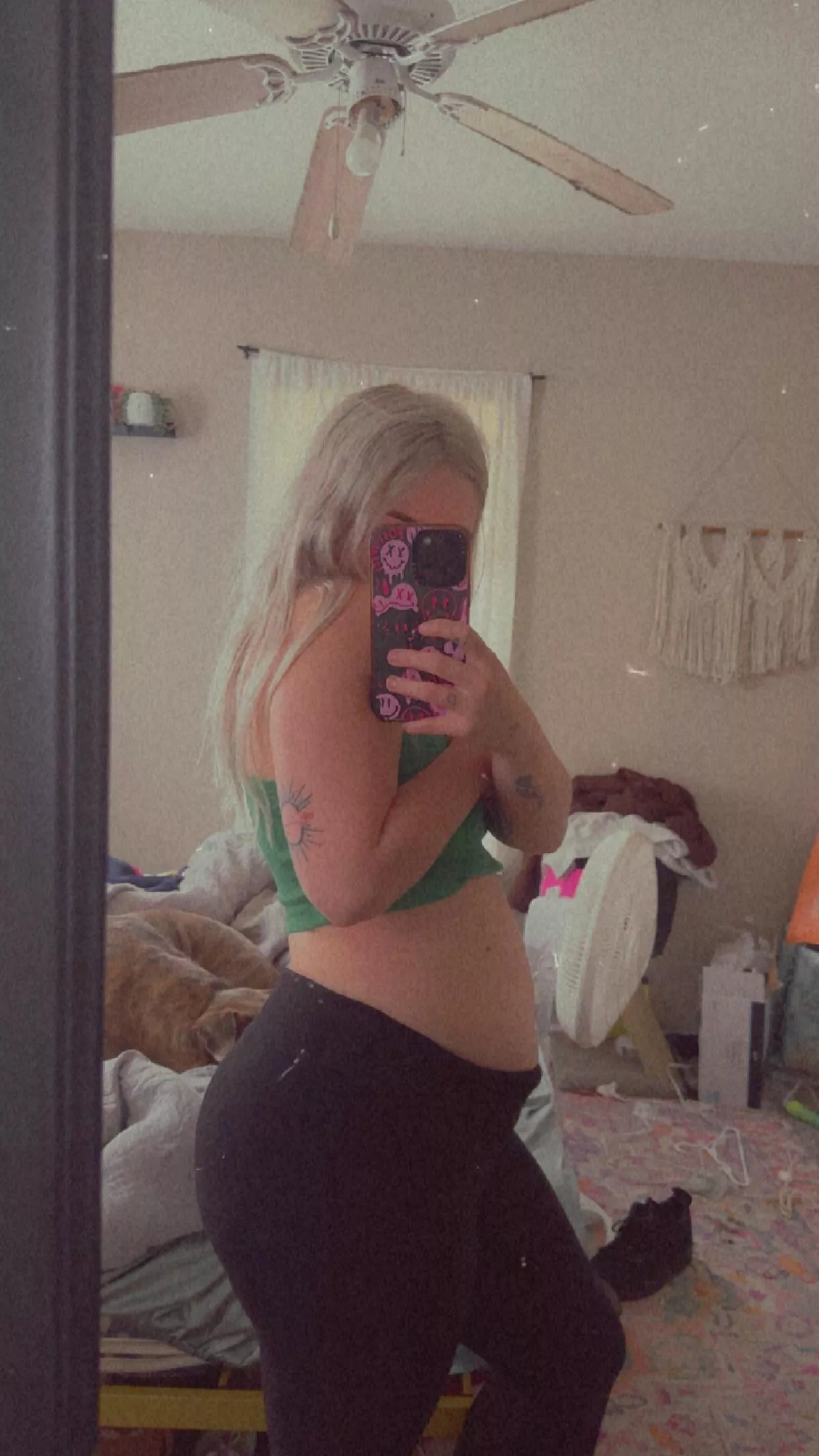 Whos gonna spoil this pregnant momma for fun in return? 😌