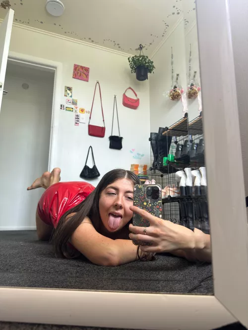 Would you date a 19yo Latex Goddess