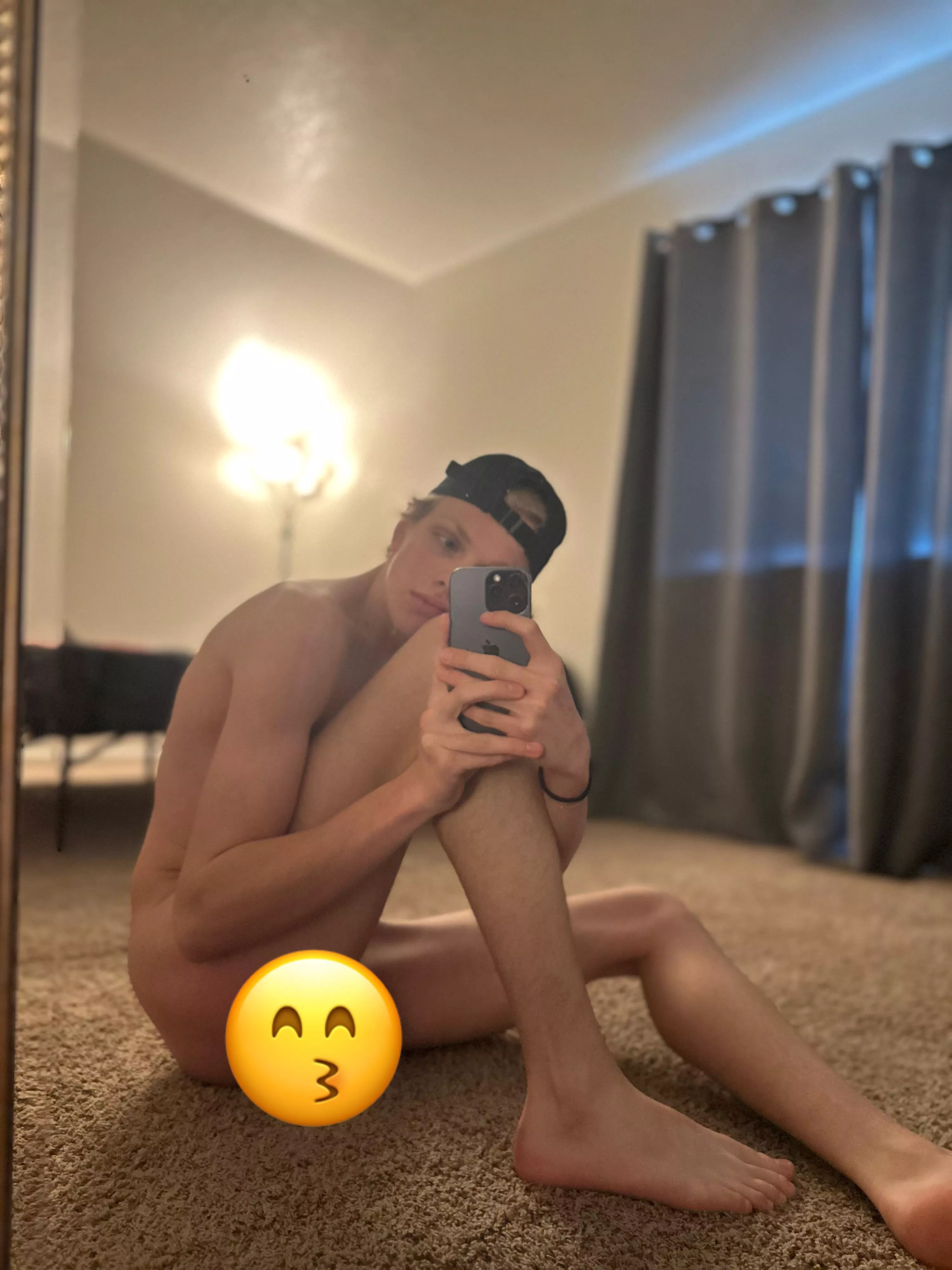 [18] i wish i wasn’t alone rn..