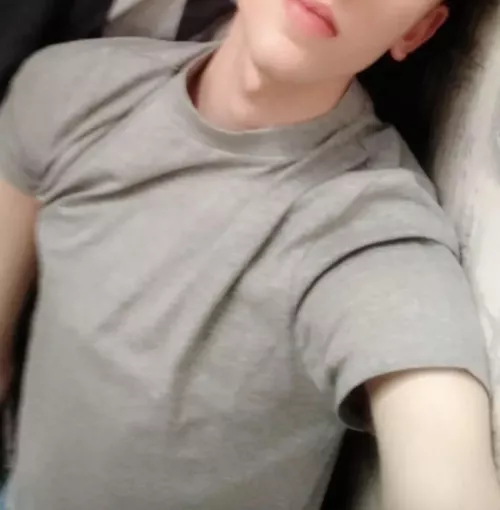 18 Looking for someone to use my lips this morning