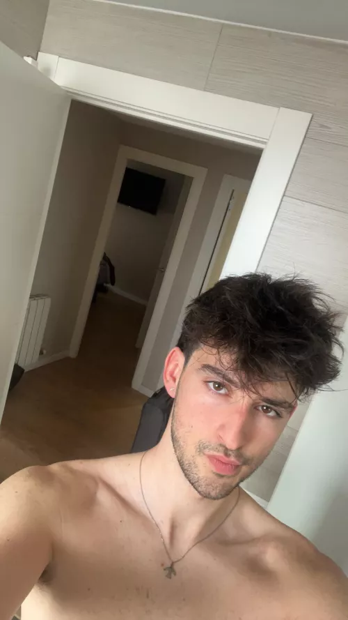 19 spanish bttm into similar. I LOVE abs and muscular guys or big Ds+ ;) hmu @chasar03 hmu with pic on add pls