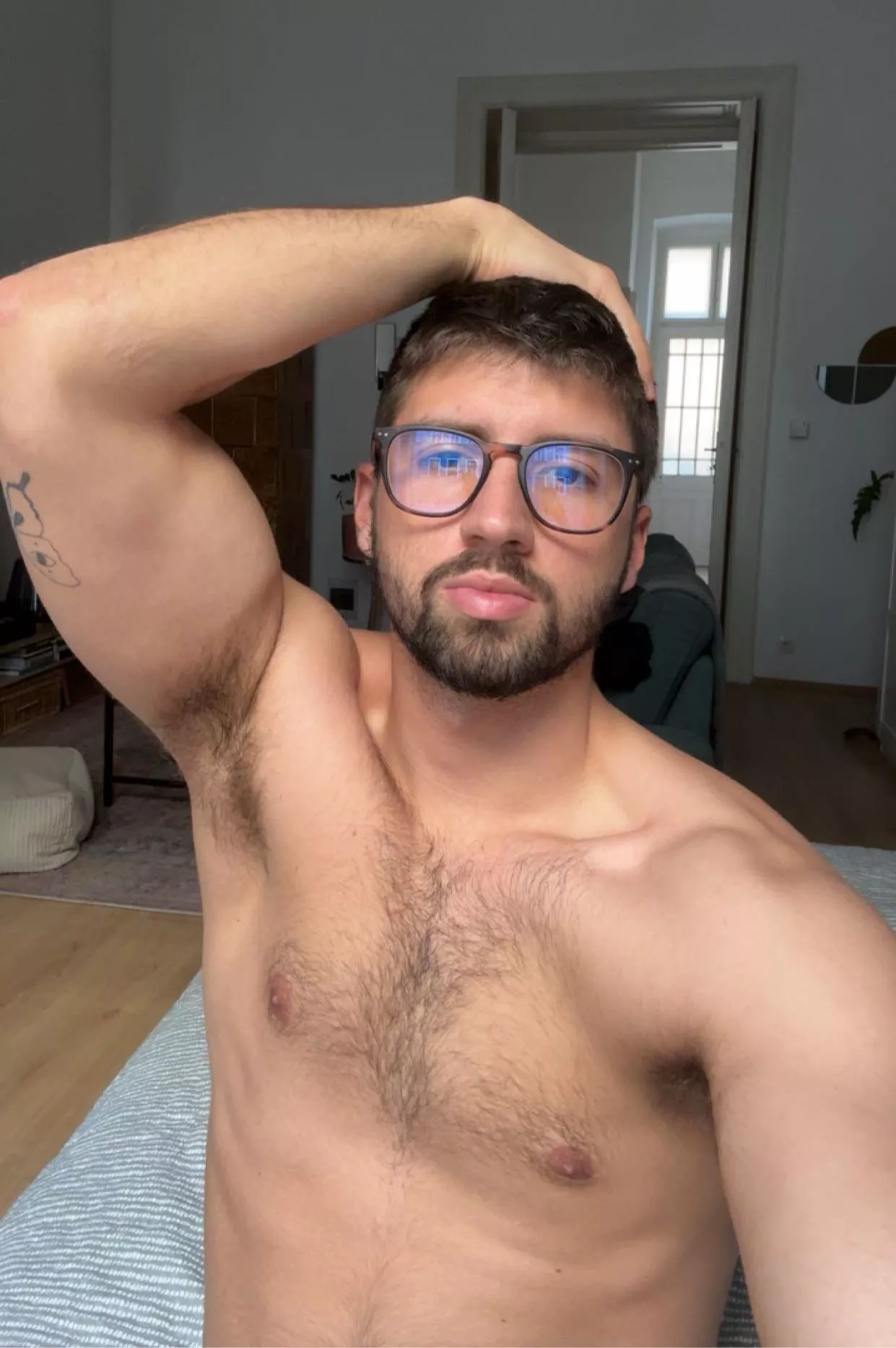 24 stud 😇 looking for a rich and generous partner to explore my gayness. Im really curious and open to try new things. Telegram: Noxian21 snap:canbeur