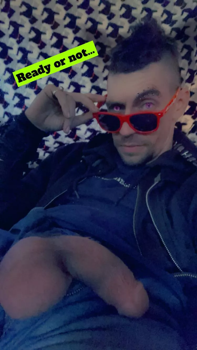 Big dick on deck (https://chaturbate.com/b/d_fantazdick/)