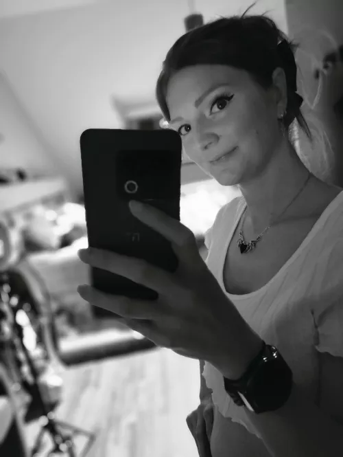 B&W pictures always have this classyness over then🖤🤍