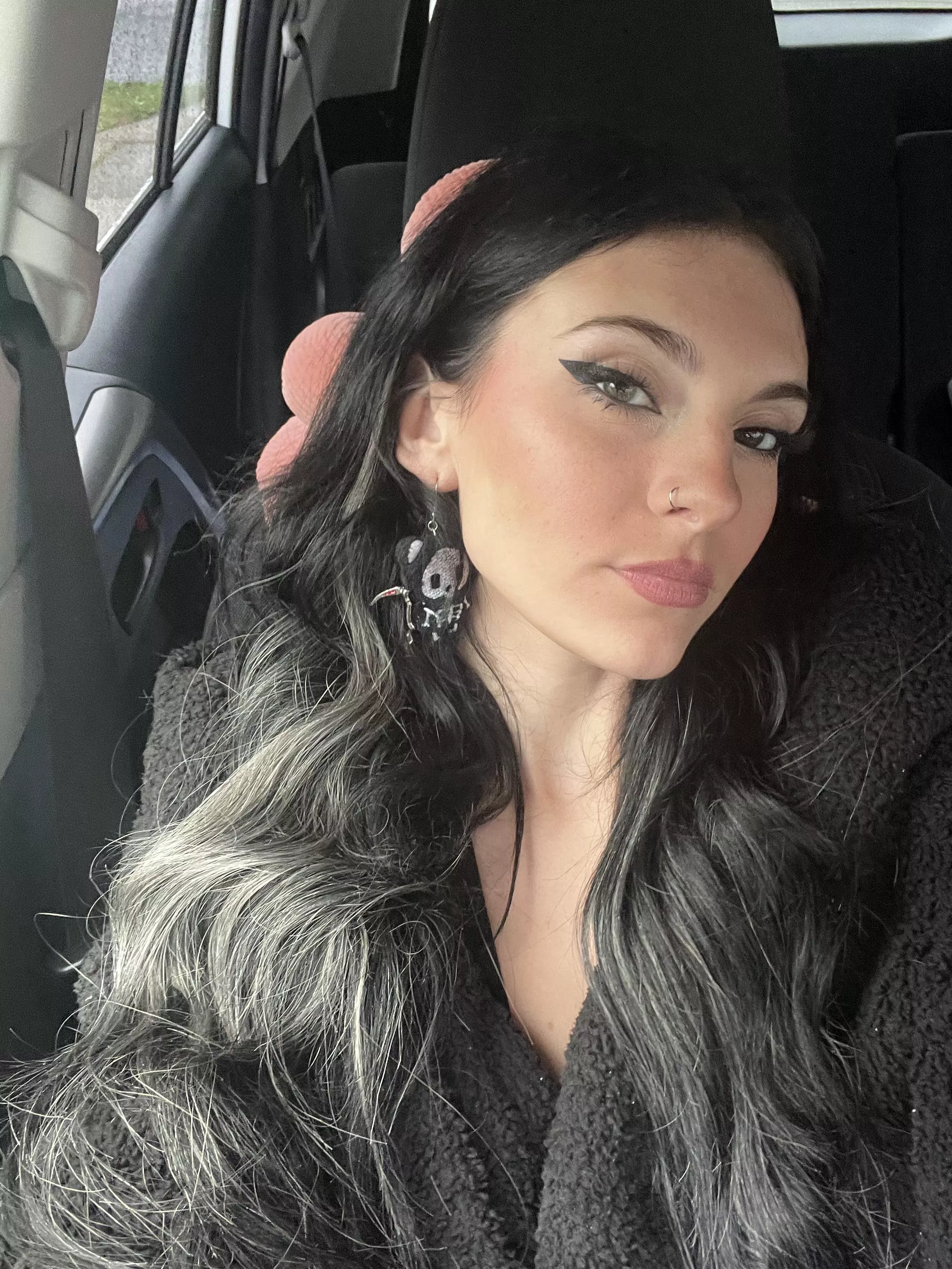 classy girls are independent girls, do you think im right