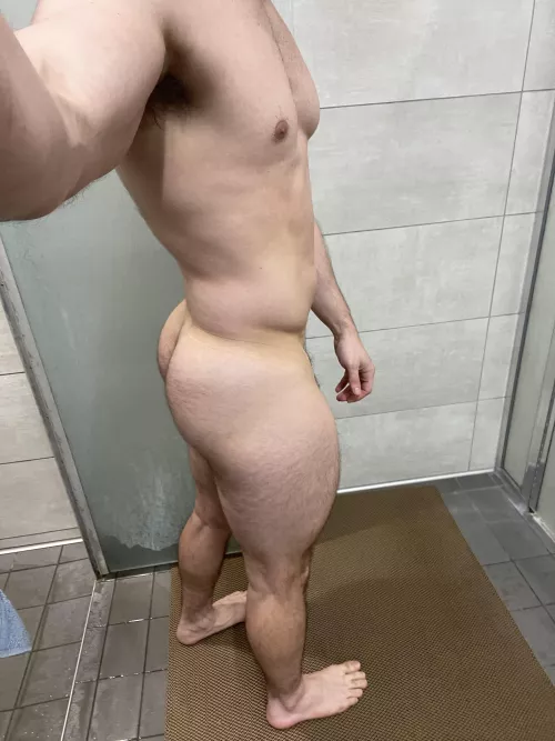Come join me in the shower bro