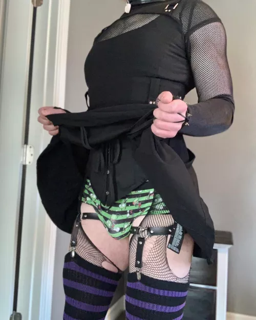 Couldn’t date goth girls….. so I guess I’ll just have to become one😳