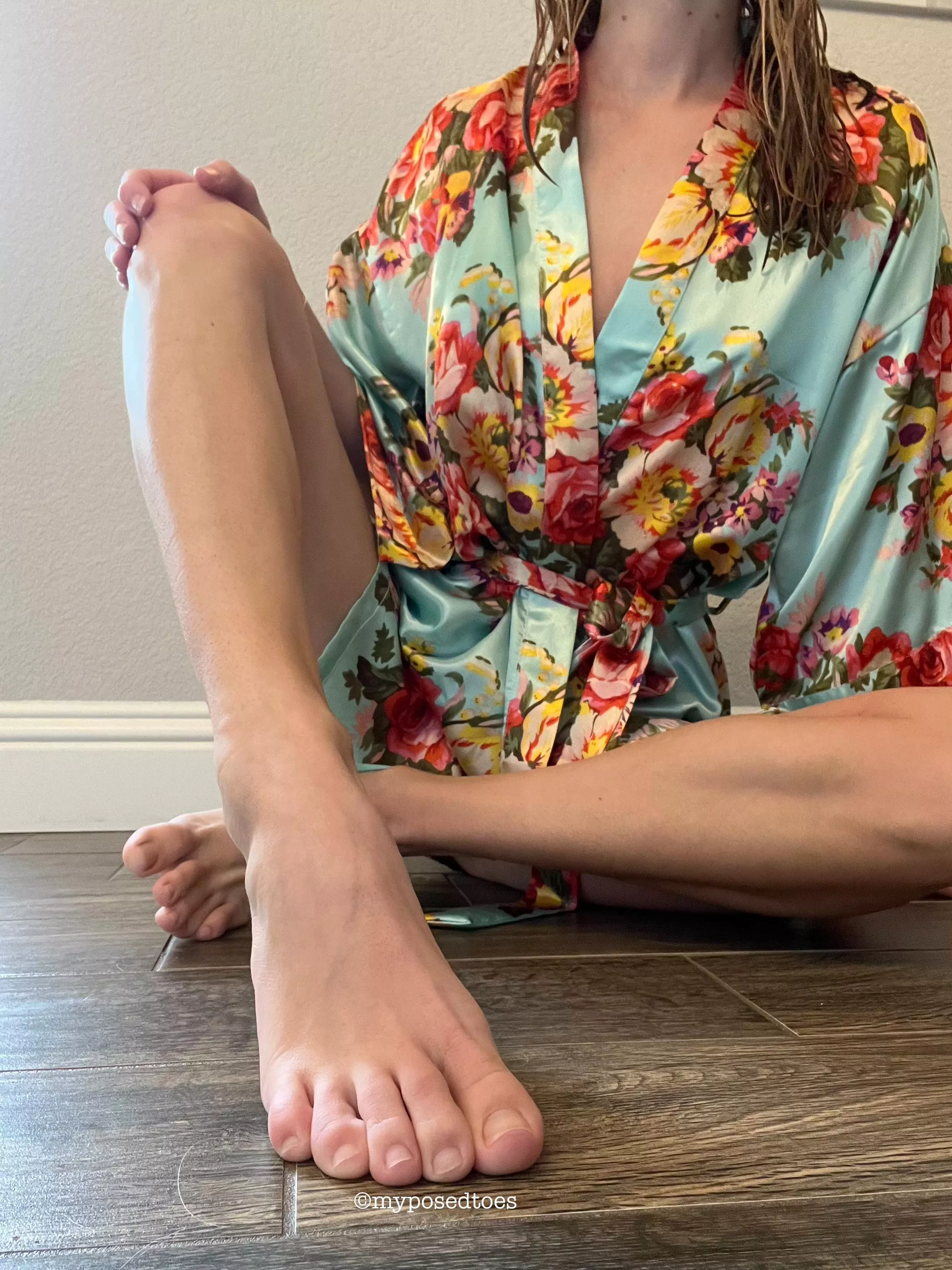 Do you want my natural toes in your mouth or on your cock? 😘