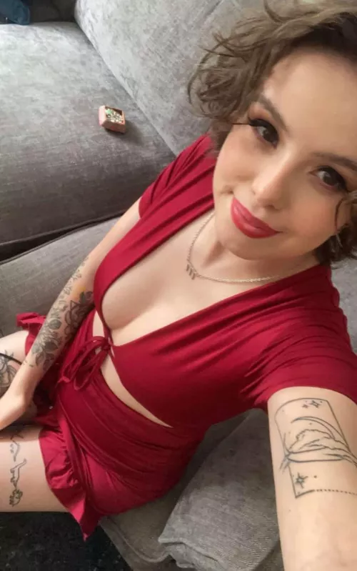 F 26. My boyfriends friends loved this dress